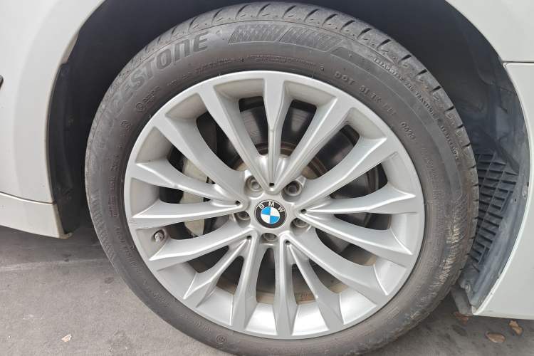 Used BMW 5 Series New Energy 2020 Mileage Upgrade Version 530Le Pioneer Edition Right Front Wheel Hub