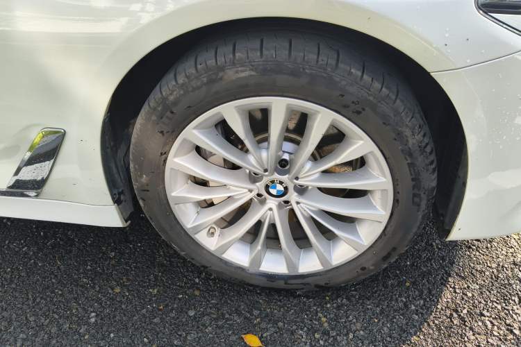 Used BMW 5 Series New Energy 2020 Mileage Upgrade Version 530Le Pioneer Edition Right Front Wheel Hub