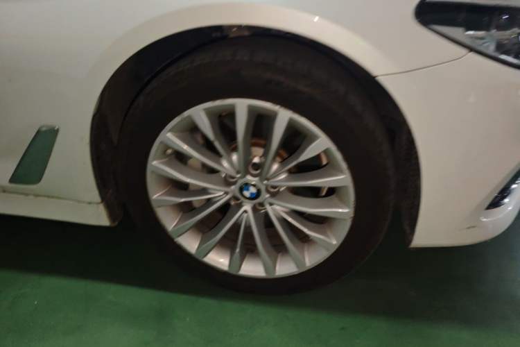Used BMW 5 Series New Energy 2020 Mileage Upgrade Version 530Le Luxury Package Right Front Wheel Hub