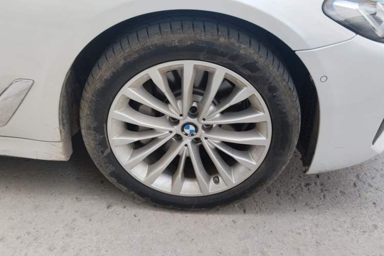 Used BMW 5 Series New Energy 2020 530Le Pioneer Edition Right Front Wheel Hub