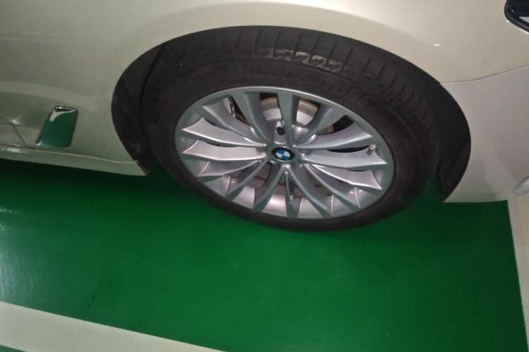 Used BMW 5 Series New Energy 2020 Mileage Upgrade Version 530Le Luxury Package Right Front Wheel Hub