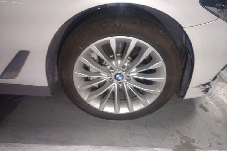 Used BMW 5 Series New Energy 2020 Mileage Upgrade Version 530Le Luxury Package Right Front Wheel Hub