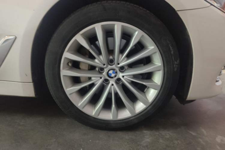 Used BMW 5 Series New Energy 2020 530Le Luxury Package Right Front Wheel Hub