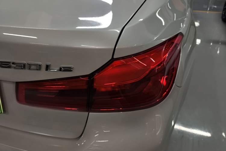 Used BMW 5 Series New Energy 2020 Mileage Upgrade Version 530Le Pioneer Edition Right Rear Taillight