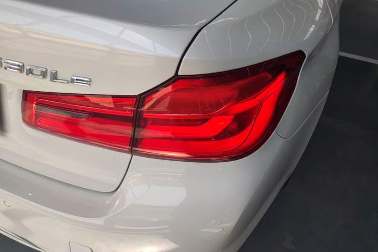 Used BMW 5 Series New Energy 2020 Mileage Upgrade Version 530Le Luxury Package Right Rear Taillight