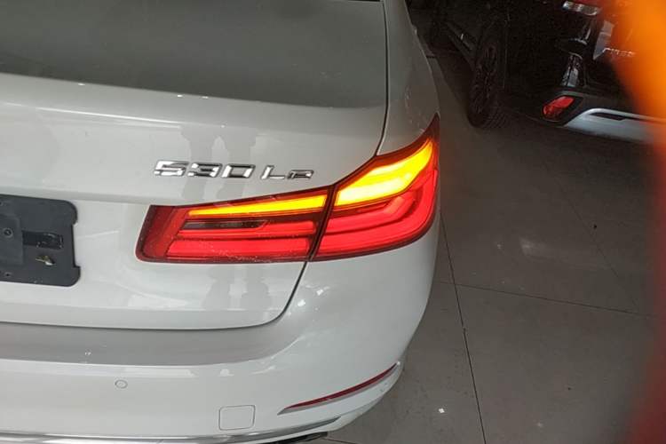 Used BMW 5 Series New Energy 2020 Mileage Upgrade Version 530Le Luxury Package Right Rear Taillight