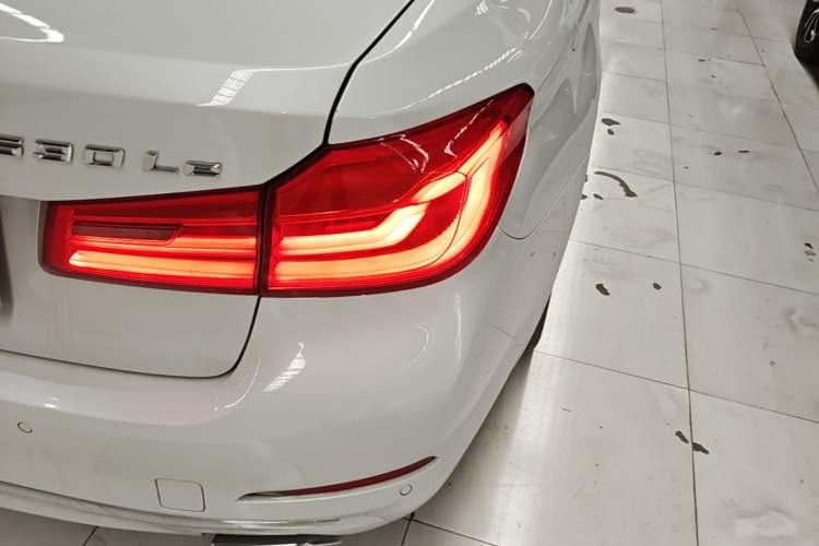 Used BMW 5 Series New Energy 2020 Mileage Upgrade Version 530Le Luxury Package Right Rear Taillight