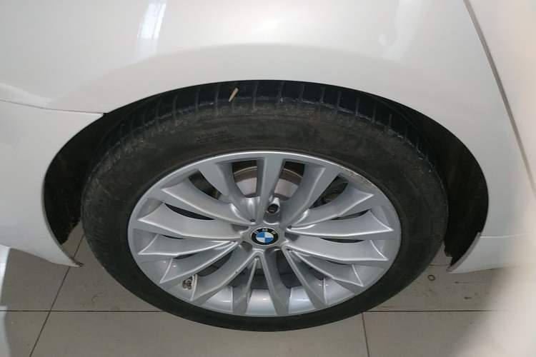 Used BMW 5 Series New Energy 2020 530Le Pioneer Edition Right Rear Wheel Hub