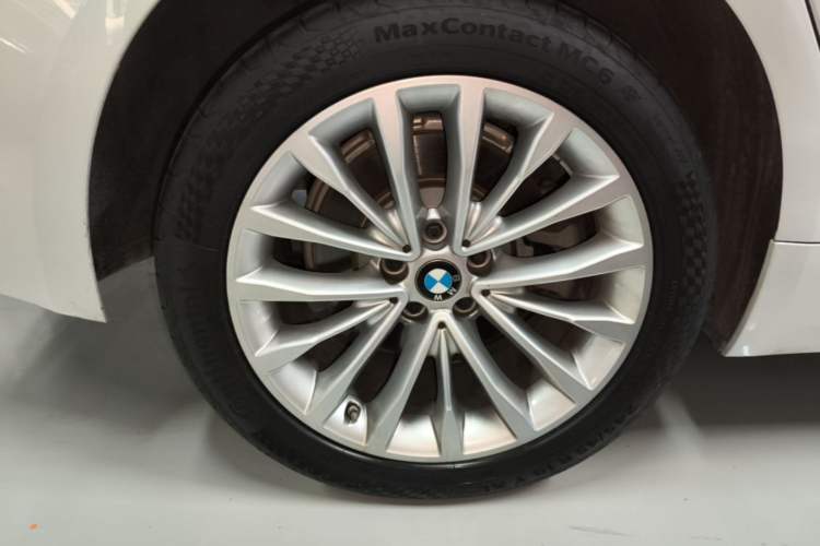 Used BMW 5 Series New Energy 2020 Mileage Upgrade Version 530Le Pioneer Edition Right Rear Wheel Hub