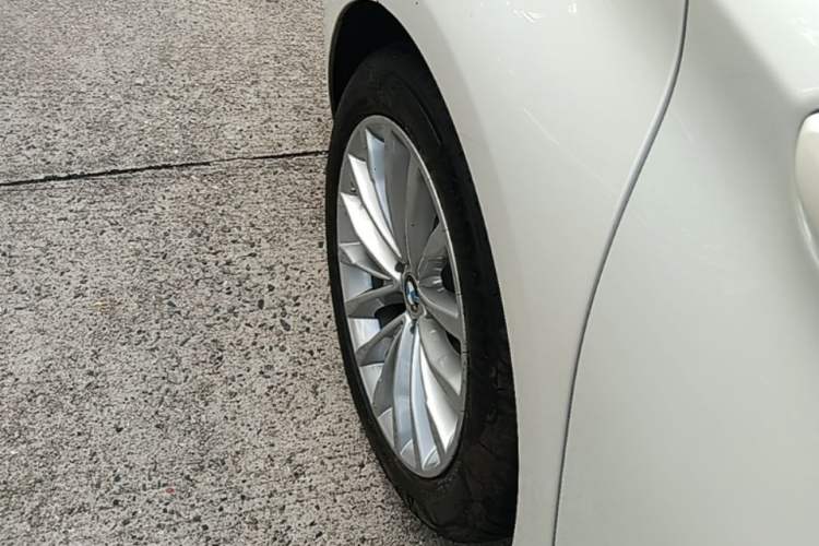 Used BMW 5 Series New Energy 2020 530Le Luxury Package Right Rear Wheel Hub