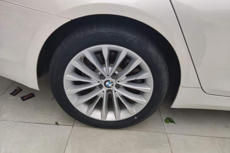 Used BMW 5 Series New Energy 2020 530Le Luxury Package Right Rear Wheel Hub