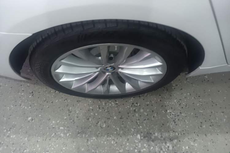 Used BMW 5 Series New Energy 2020 Mileage Upgrade Version 530Le Luxury Package Right Rear Wheel Hub
