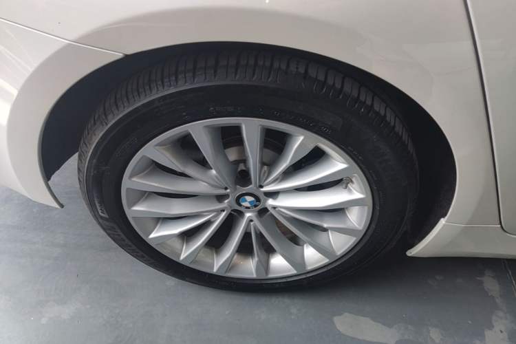 Used BMW 5 Series New Energy 2020 Mileage Upgrade Version 530Le Luxury Package Right Rear Wheel Hub
