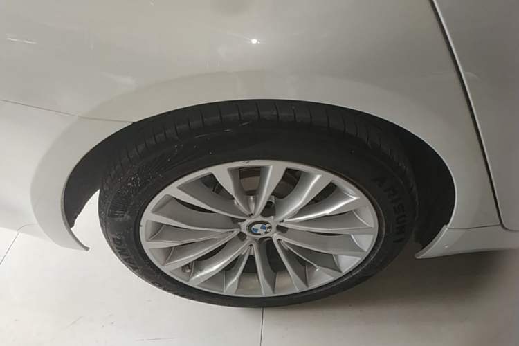 Used BMW 5 Series New Energy 2020 Mileage Upgrade Version 530Le Luxury Package Right Rear Wheel Hub