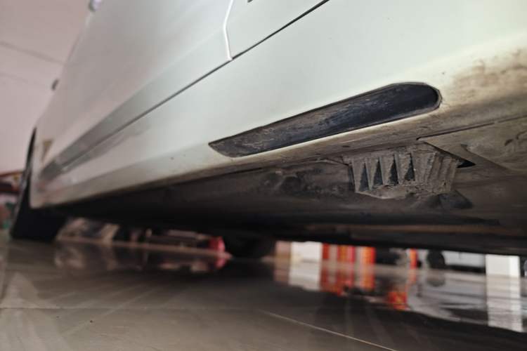 Used BMW 5 Series New Energy 2020 Mileage Upgrade Version 530Le Pioneer Edition Right Side Sill