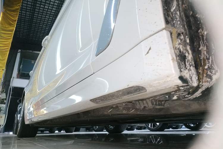 Used BMW 5 Series New Energy 2020 530Le Pioneer Edition Right Side Sill