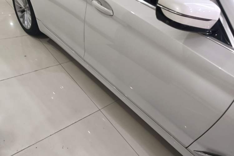 Used BMW 5 Series New Energy 2020 530Le Luxury Package Right Side Sill