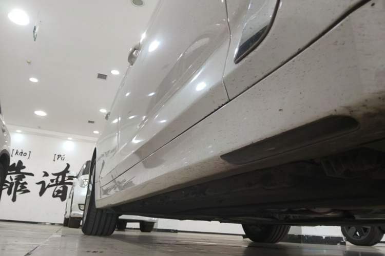 Used BMW 5 Series New Energy 2020 Mileage Upgrade Version 530Le Luxury Package Right Side Sill