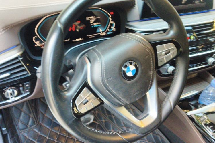 Used BMW 5 Series New Energy 2020 Mileage Upgrade Version 530Le Luxury Package Steering Wheel