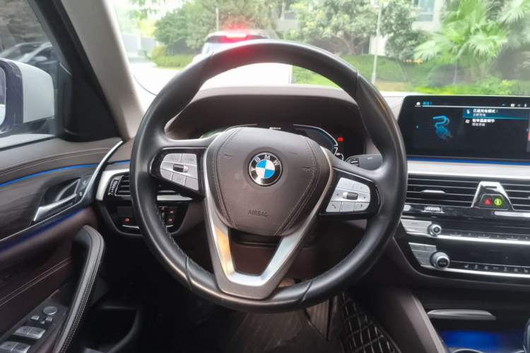 Used BMW 5 Series New Energy 2020 Mileage Upgrade Version 530Le Luxury Package Steering Wheel