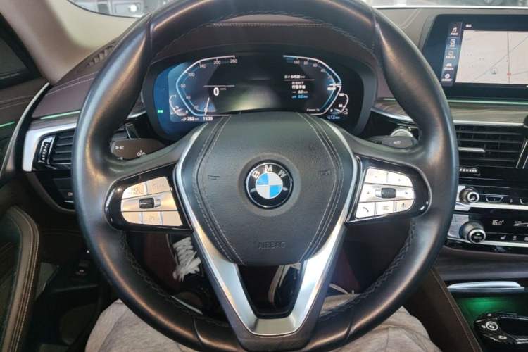 Used BMW 5 Series New Energy 2020 Mileage Upgrade Version 530Le Luxury Package Steering Wheel