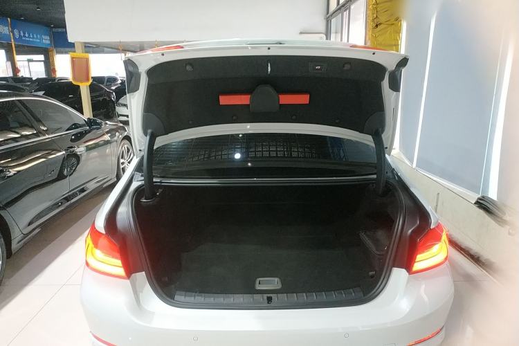Used BMW 5 Series New Energy 2020 530Le Pioneer Edition Trunk