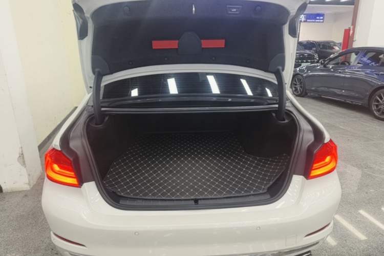 Used BMW 5 Series New Energy 2020 Mileage Upgrade Version 530Le Luxury Package Trunk