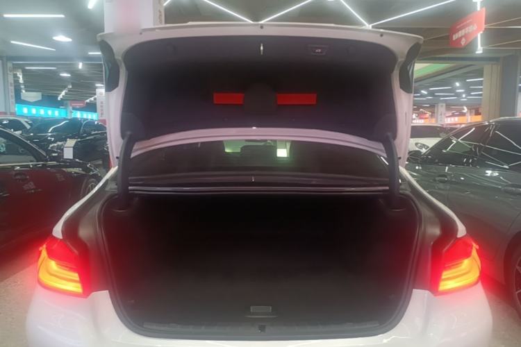 Used BMW 5 Series New Energy 2020 Mileage Upgrade Version 530Le Luxury Package Trunk