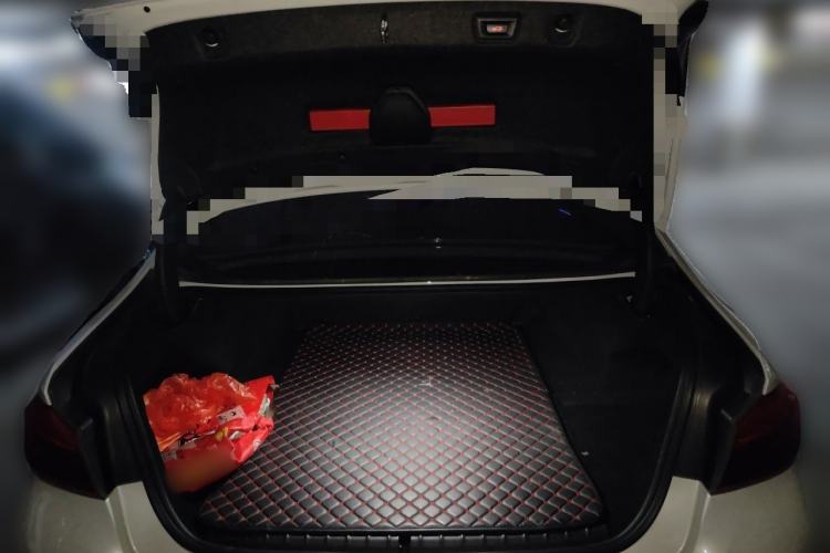 Used BMW 5 Series New Energy 2020 Mileage Upgrade Version 530Le Luxury Package Trunk