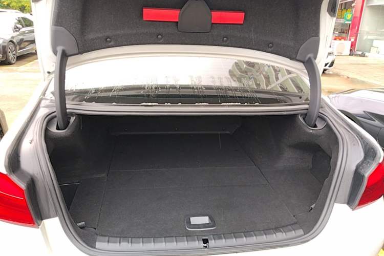 Used BMW 5 Series New Energy 2020 Mileage Upgrade Version 530Le Luxury Package Trunk