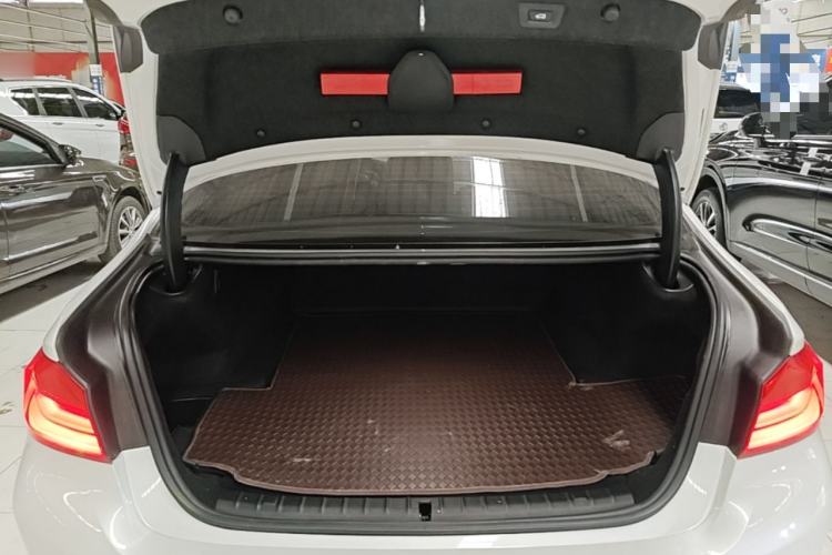 Used BMW 5 Series New Energy 2020 Mileage Upgrade Version 530Le Luxury Package Trunk