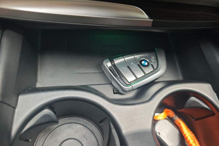 Used BMW 5 Series New Energy 2020 Mileage Upgrade Version 530Le Pioneer Edition Vehicle Key