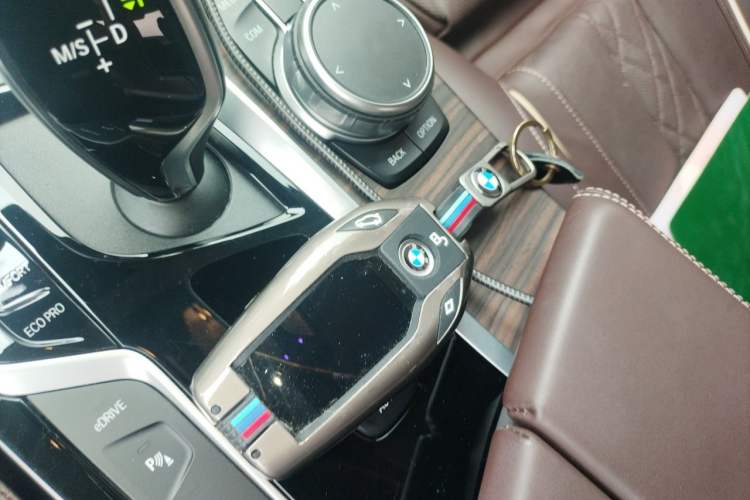 Used BMW 5 Series New Energy 2020 Mileage Upgrade Version 530Le Pioneer Edition Vehicle Key