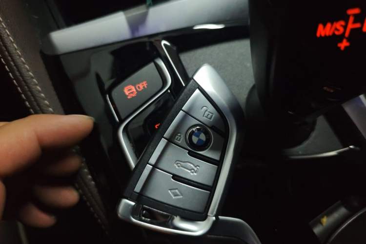 Used BMW 5 Series New Energy 2020 Mileage Upgrade Version 530Le Luxury Package Vehicle Key