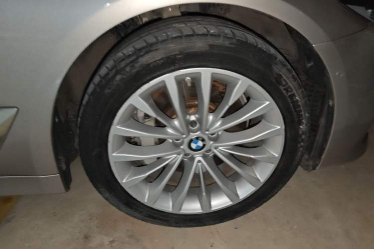 Used BMW 5 Series New Energy 2020 Mileage Upgrade Version 530Le Luxury Package Right Front Wheel Hub