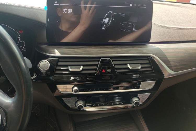 Used BMW 5 Series New Energy 2021 535Le Luxury Package Audio And AC Panel