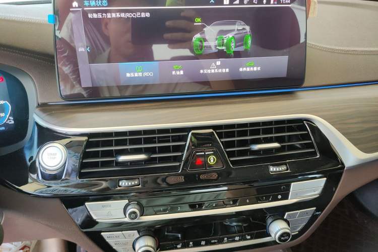 Used BMW 5 Series New Energy 2021 535Le Luxury Package Audio And AC Panel