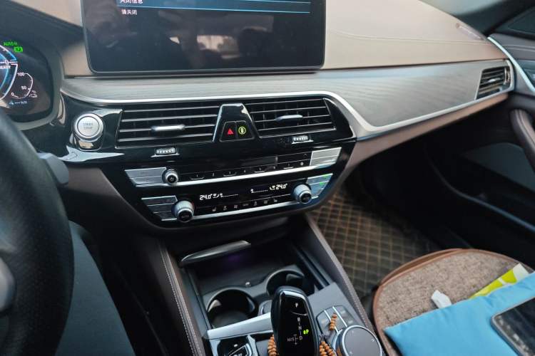 Used BMW 5 Series New Energy 2021 535Le M Sport Package Audio And AC Panel