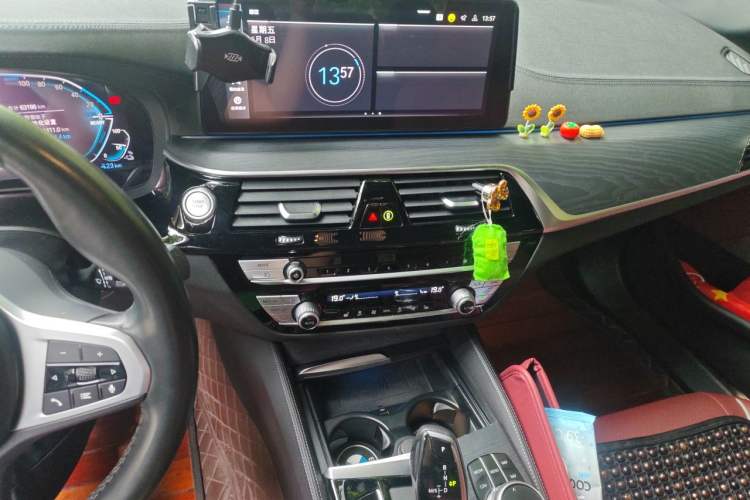 Used BMW 5 Series New Energy 2021 535Le M Sport Package Audio And AC Panel