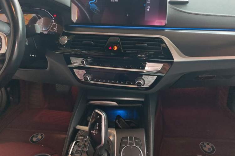 Used BMW 5 Series New Energy 2021 535Le Pioneer Edition M Sport Package Audio And AC Panel