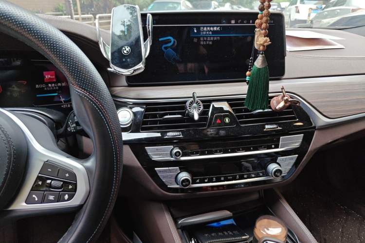 Used BMW 5 Series New Energy 2021 535Le Pioneer Edition M Sport Package Audio And AC Panel