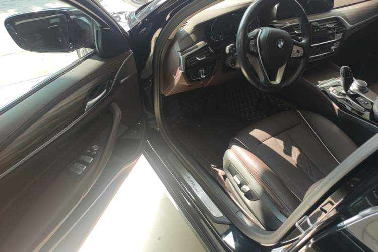 Used BMW 5 Series New Energy 2021 535Le Luxury Package Driver Seat