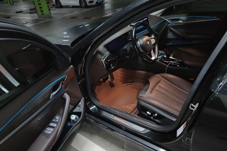Used BMW 5 Series New Energy 2021 535Le Luxury Package Driver Seat