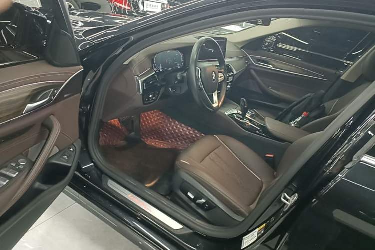 Used BMW 5 Series New Energy 2021 535Le Luxury Package Driver Seat