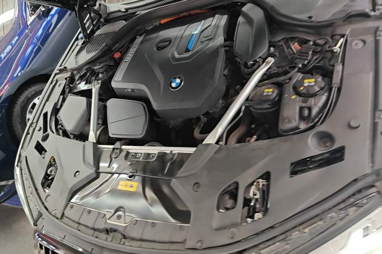 Used BMW 5 Series New Energy 2021 535Le Luxury Package Engine Bay
