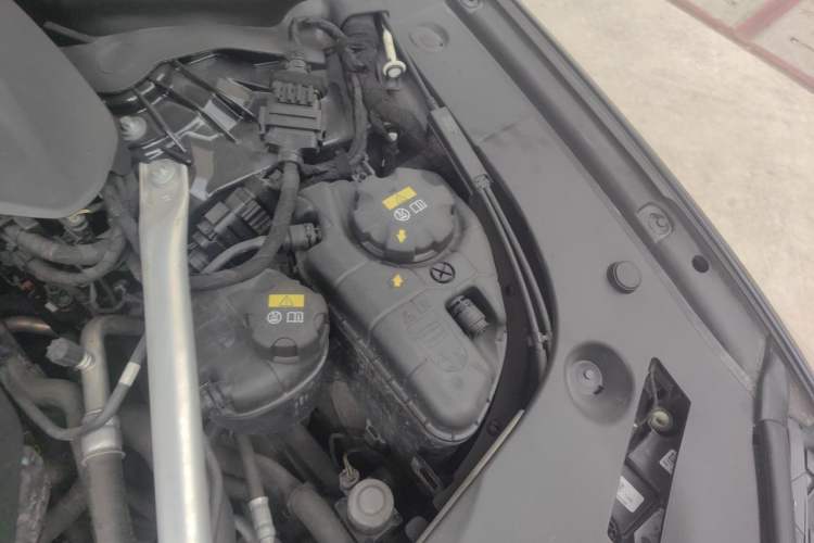 Used BMW 5 Series New Energy 2021 535Le M Sport Package Engine Bay Left
