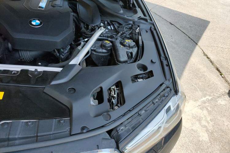Used BMW 5 Series New Energy 2021 535Le Luxury Package Engine Bay Left