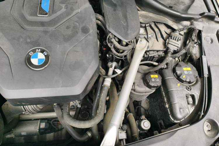 Used BMW 5 Series New Energy 2021 535Le Luxury Package Engine Bay Left