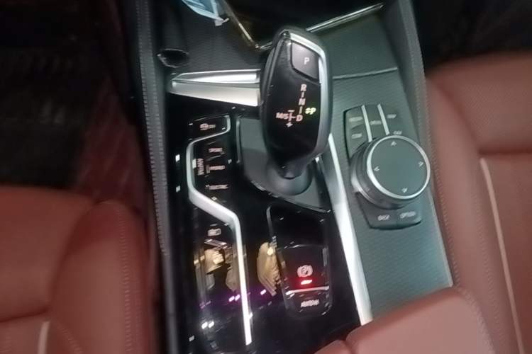 Used BMW 5 Series New Energy 2021 Restyled 535Le Pioneer Edition M Sport Package Gear Lever