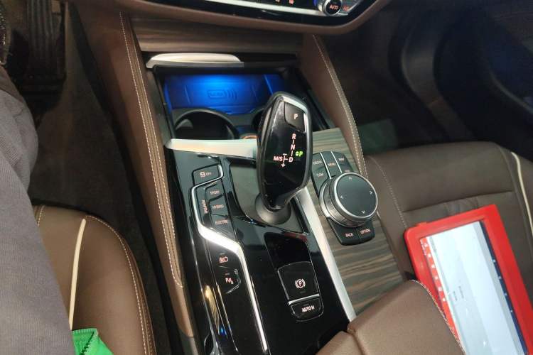 Used BMW 5 Series New Energy 2021 535Le Luxury Package Gear Lever